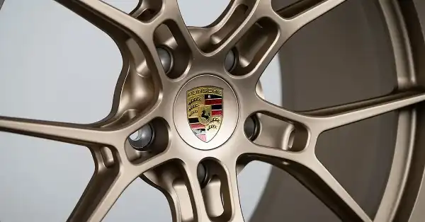 Close-up of 21 inch Porsche Neodyme Alloy Wheel.