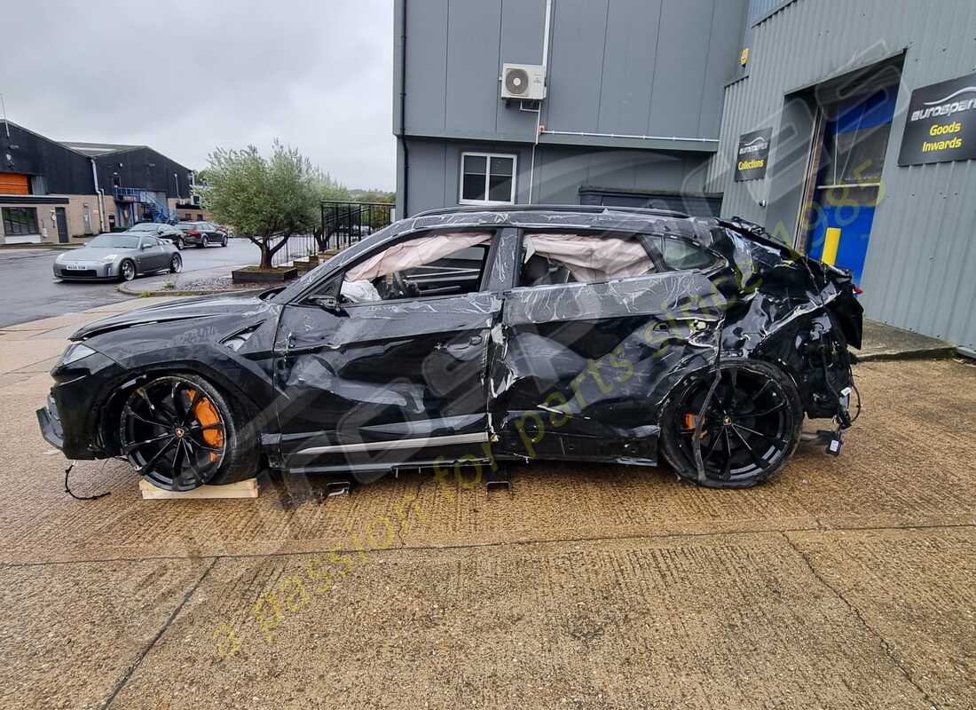 Lamborghini Urus (2020) with 7,343 Miles, being prepared for breaking #2