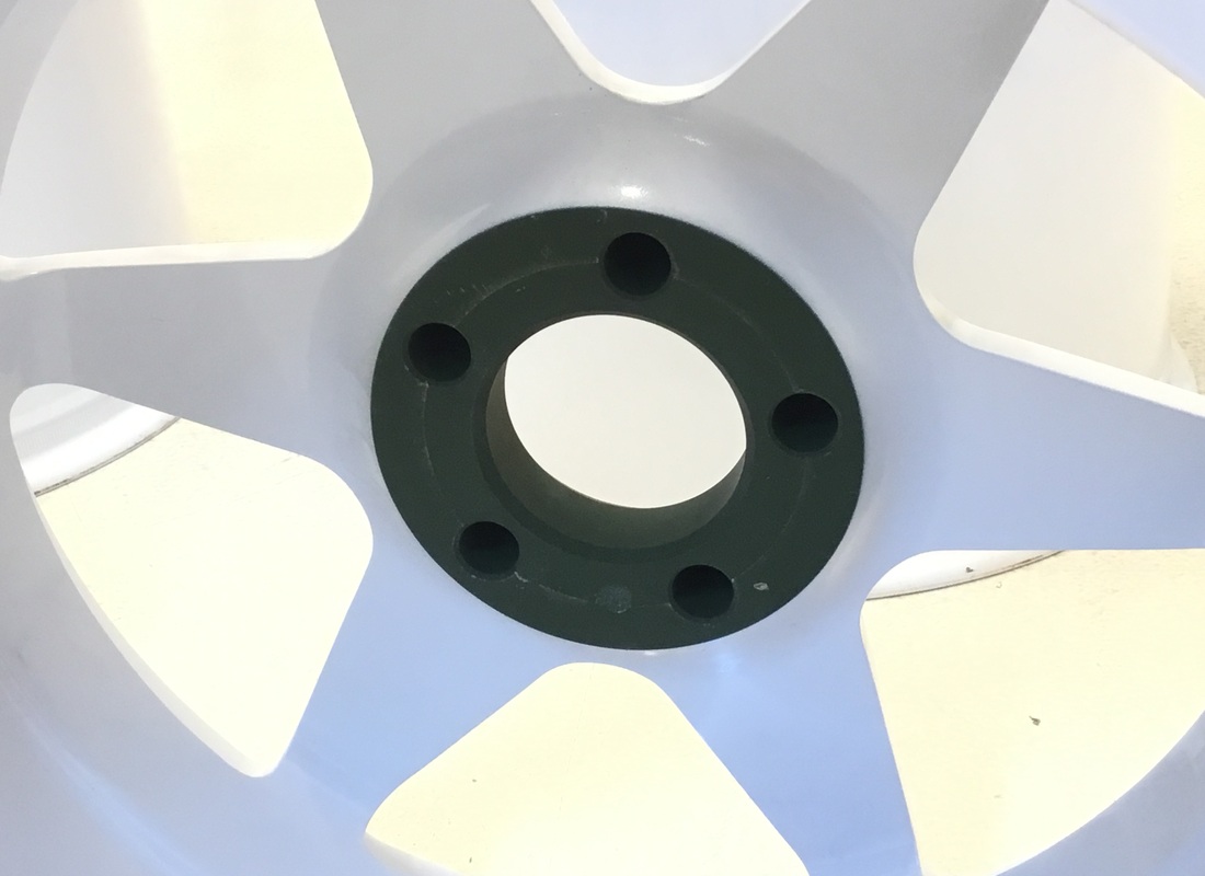 new lamborghini svr white racing centre lock wheels set. part number lwhe046 (11)