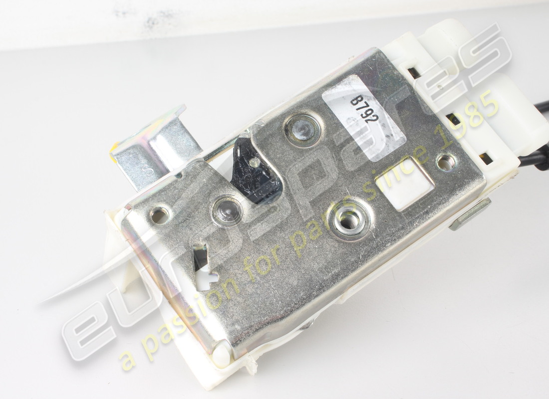 new ferrari lh door lock complete. part number 69998100 (3)