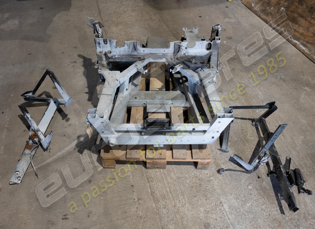 USED Lamborghini FRONT END FRAME . PART NUMBER 400805011F (1)
