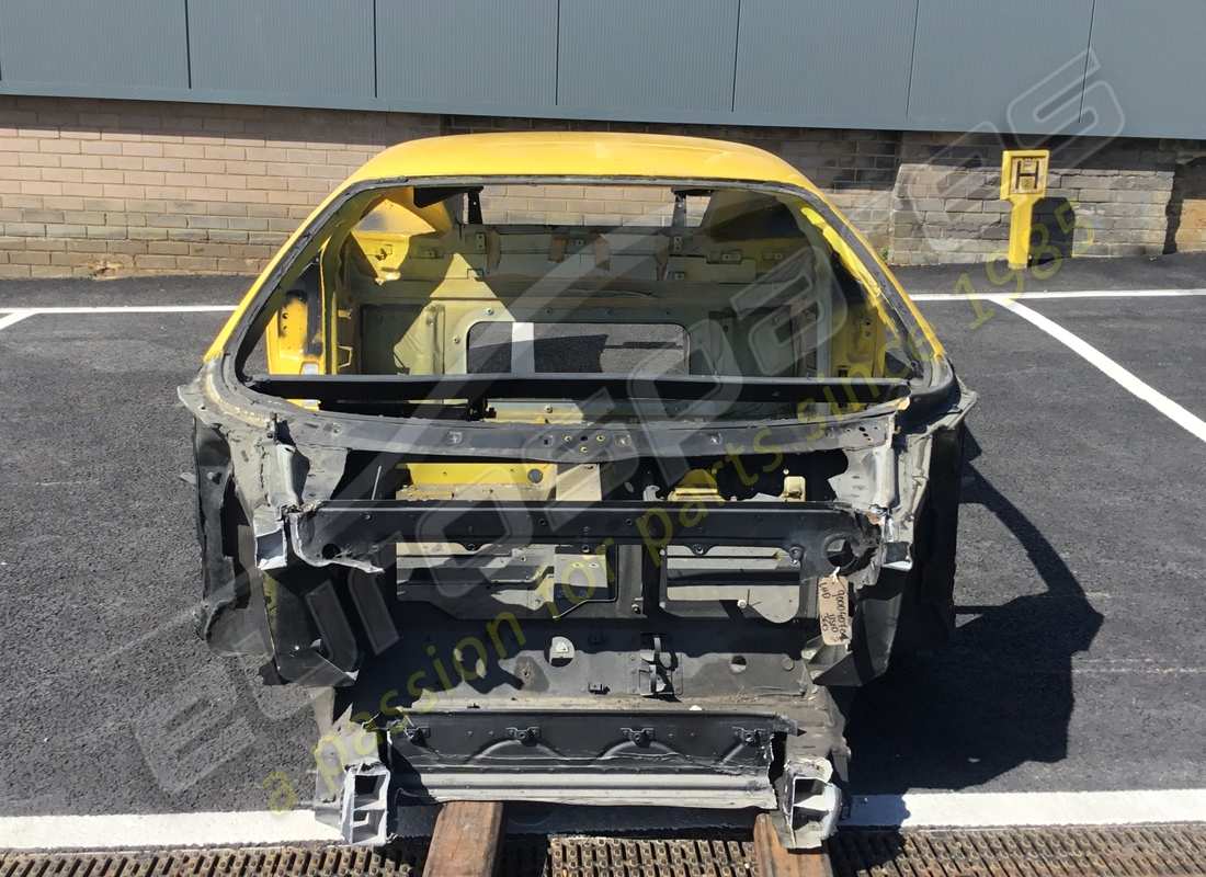 used ferrari lhd yellow bodyshell. part number 900040702 (2)