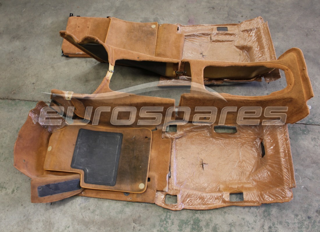 used ferrari complete set of passenger compartment mats. part number 697802.. (1)