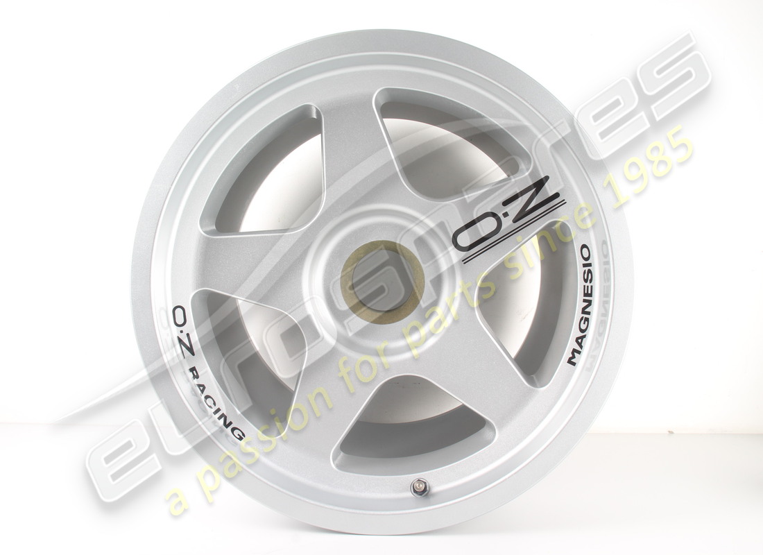 new ferrari rear wheel - oz racing (13jx17''). part number a2128 (1)