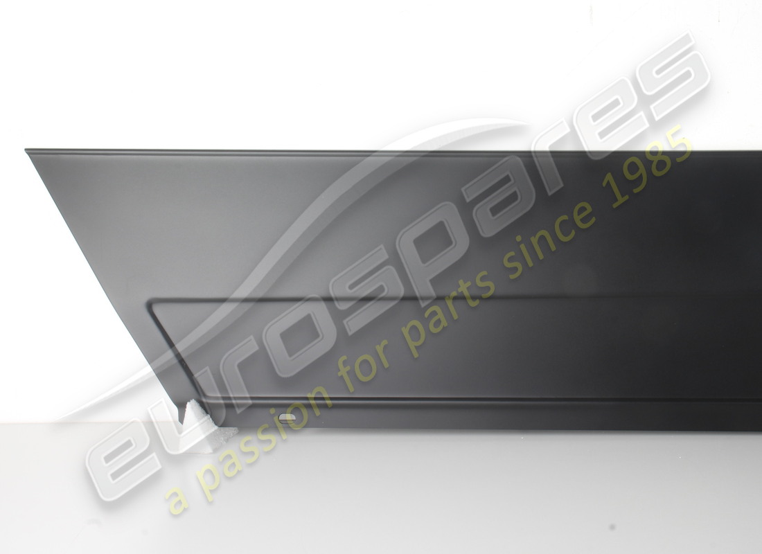 new ferrari lh kick plate. part number 64119300 (3)