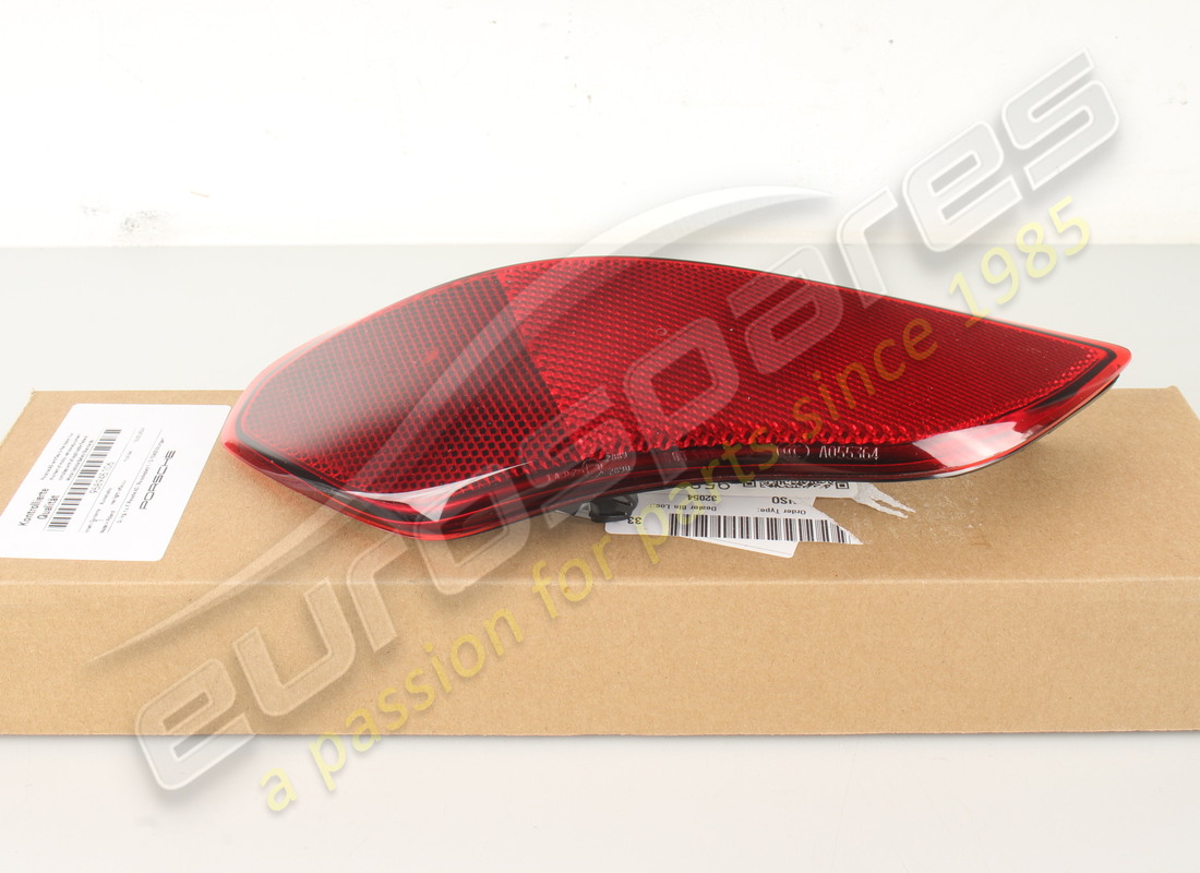 new porsche rear light reflector. part number 958945106 (5)