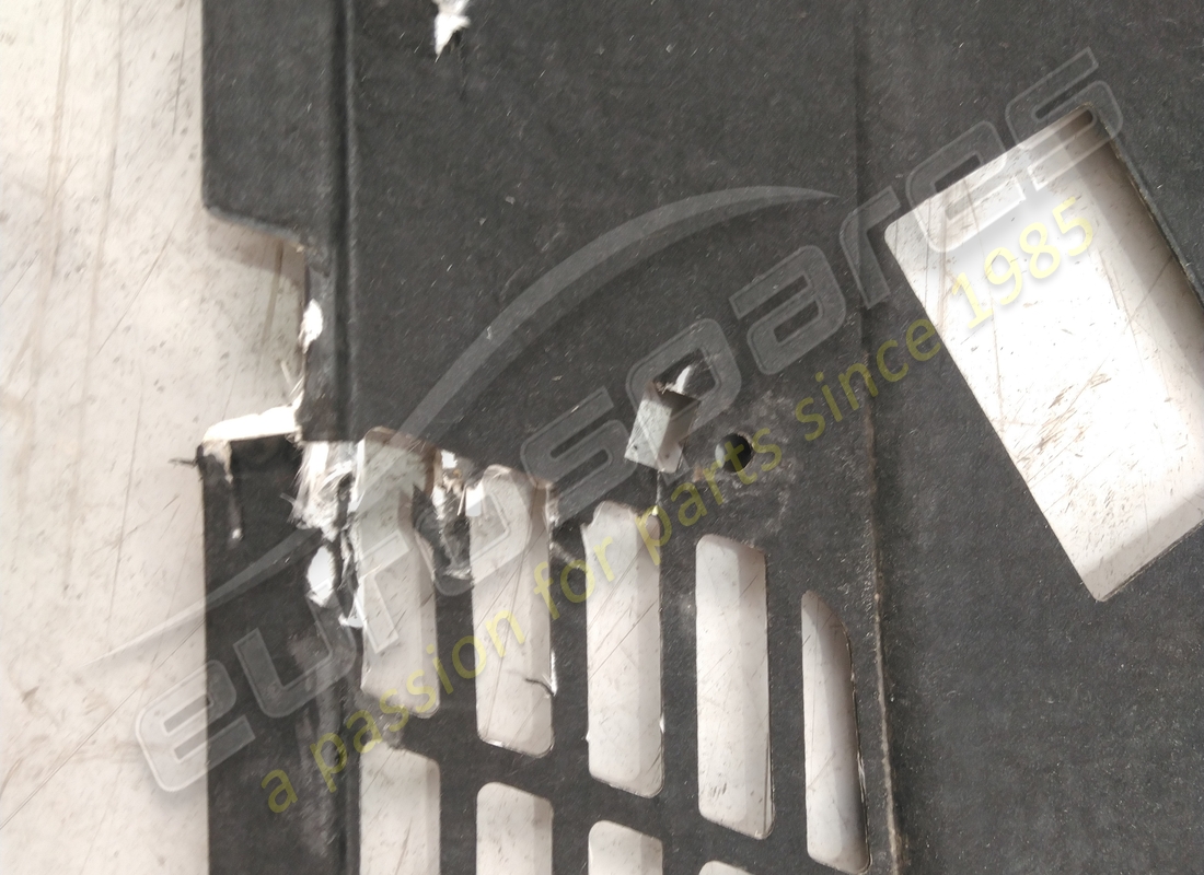 DAMAGED LAMBORGHINI CD ENHANCING UNDER. PART NUMBER 470825211C (2) damaged lamborghini cd enhancing under. part number 470825211c (2)