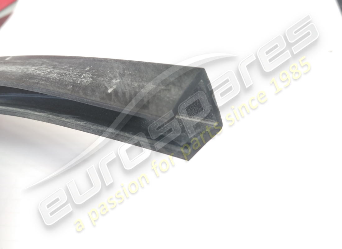 new eurospares rear screen weather strip. part number 14300110 (1)