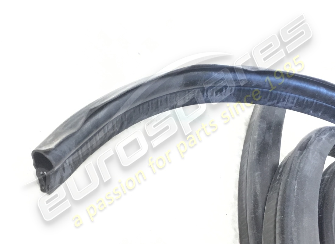 new ferrari rear boot seal. part number 16326190 (3)