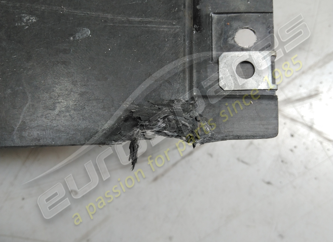 damaged ferrari complete rear underbody shield. part number 909606 (4)