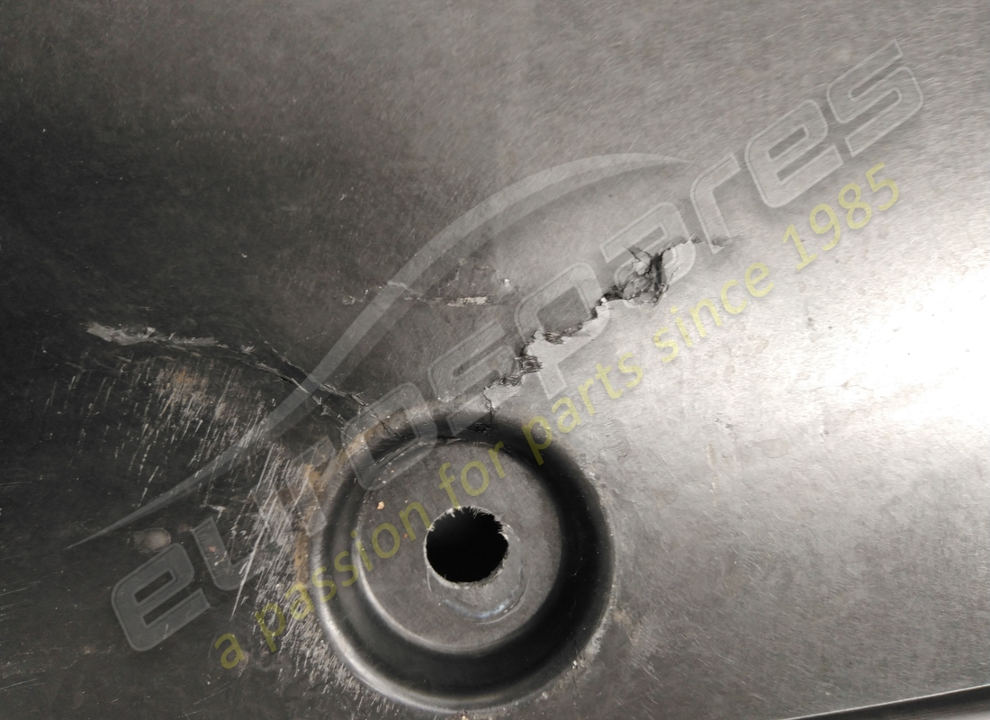 damaged ferrari complete rear underbody shield. part number 909606 (3)