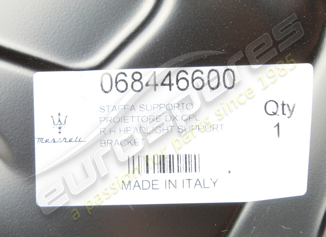 new maserati rh headlight support bracket. part number 68446600 (2)