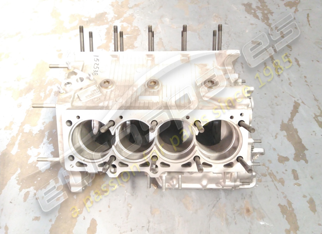 new ferrari f348 crankcase. part number 152538 (1)