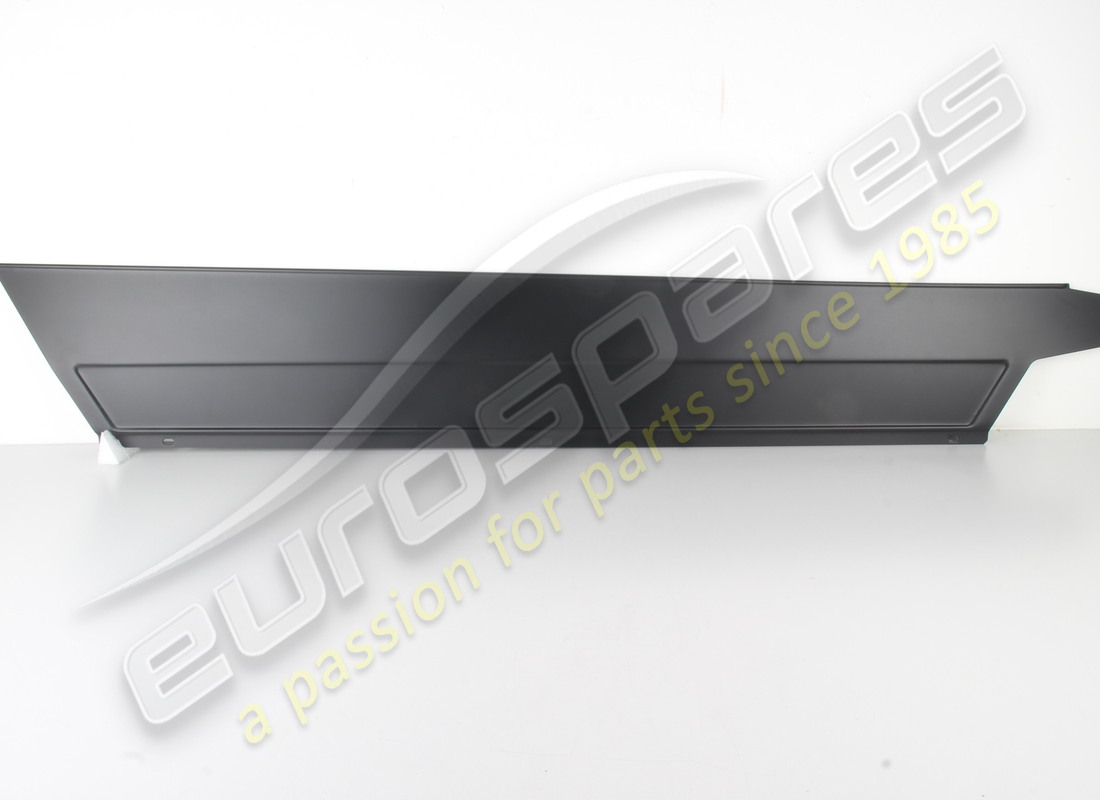 new ferrari lh kick plate. part number 64119300 (1)