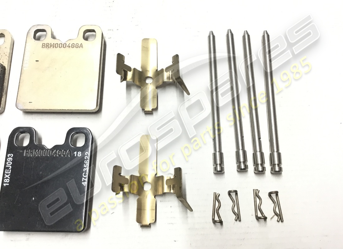 new ferrari set of epb pads. part number 70004343 (2)