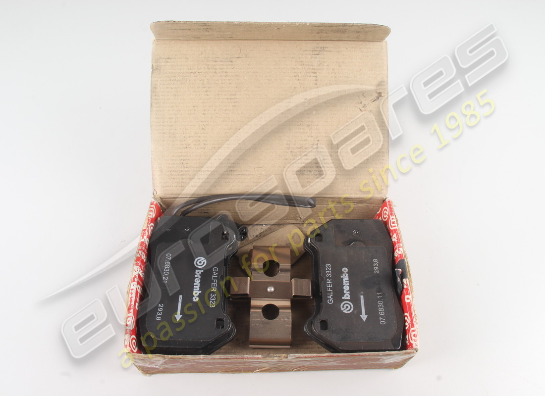new maserati front brake pads set-f.c:0,4. part number 380200039 (1)
