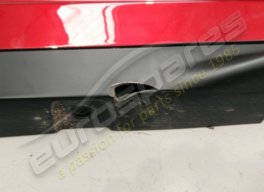 damaged ferrari complete rh underdoor trim. part number 985861771 (1)