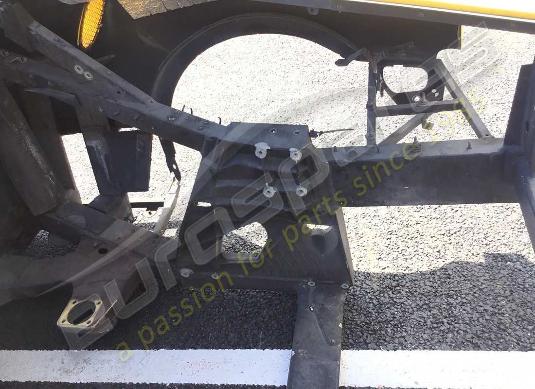 used ferrari lhd yellow bodyshell. part number 900040702 (10)