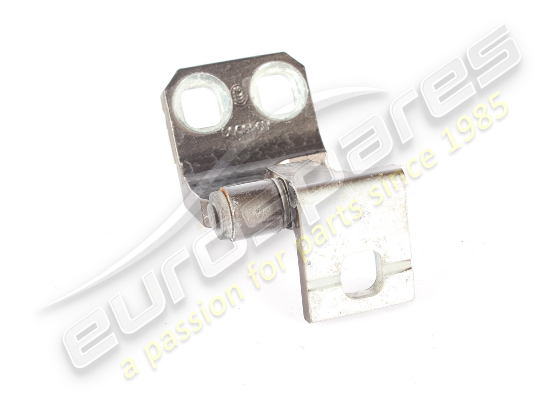 used maserati lh door lower hinge. part number 675000159 (1)