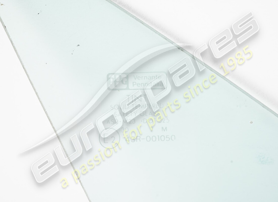 new ferrari rh front quarter light glass. part number 62395800 (2)