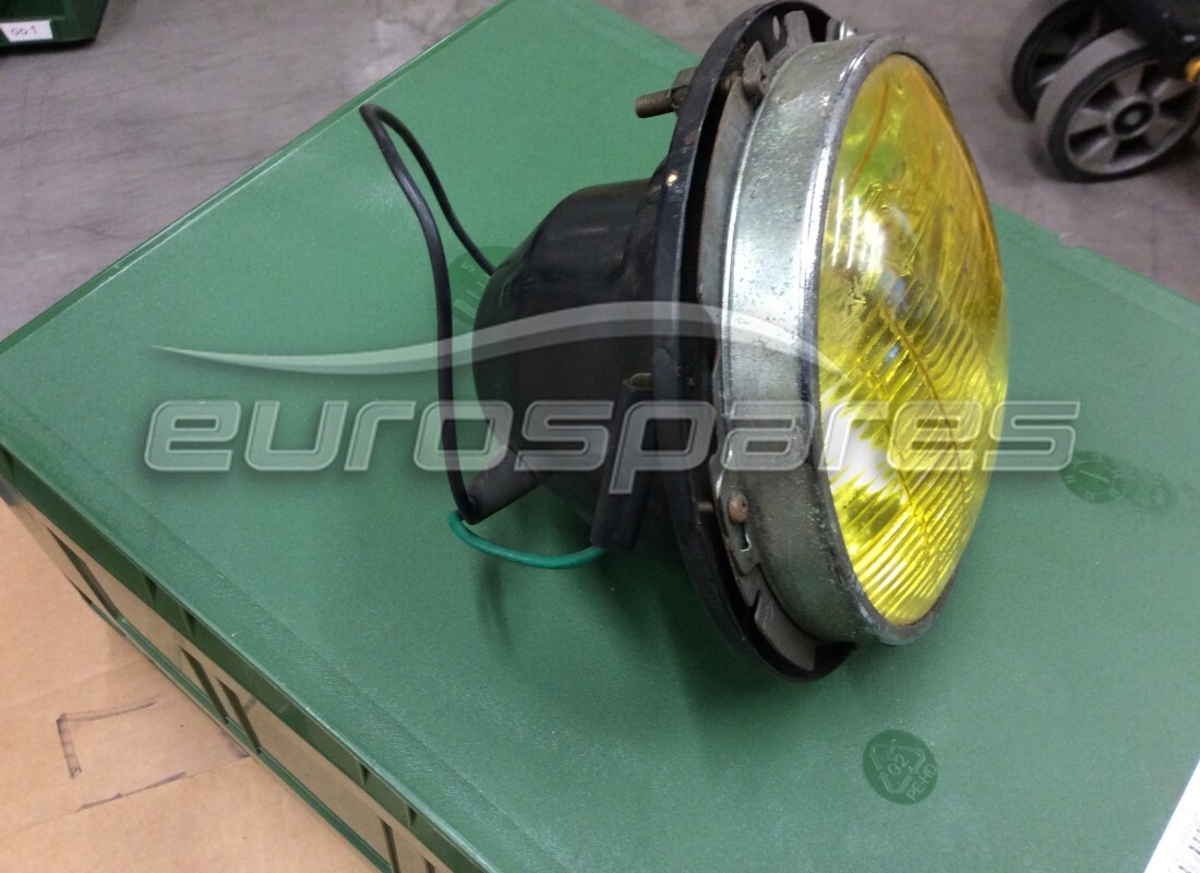 new ferrari rh head lamp. part number 2558202800 (1)