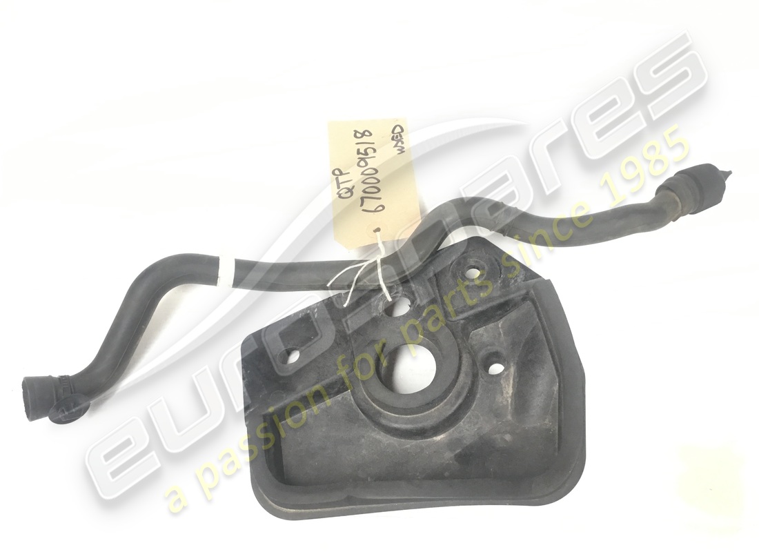 used maserati cplunder-windshield water ta. part number 670009518 (1)
