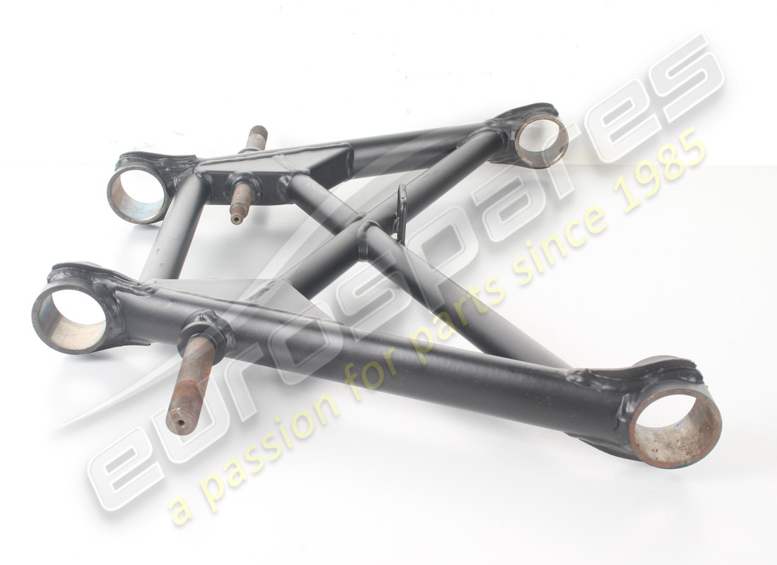 NEW FERRARI REAR LOWER LEVER. PART NUMBER 124304 (3) new ferrari rear lower lever. part number 124304 (3)