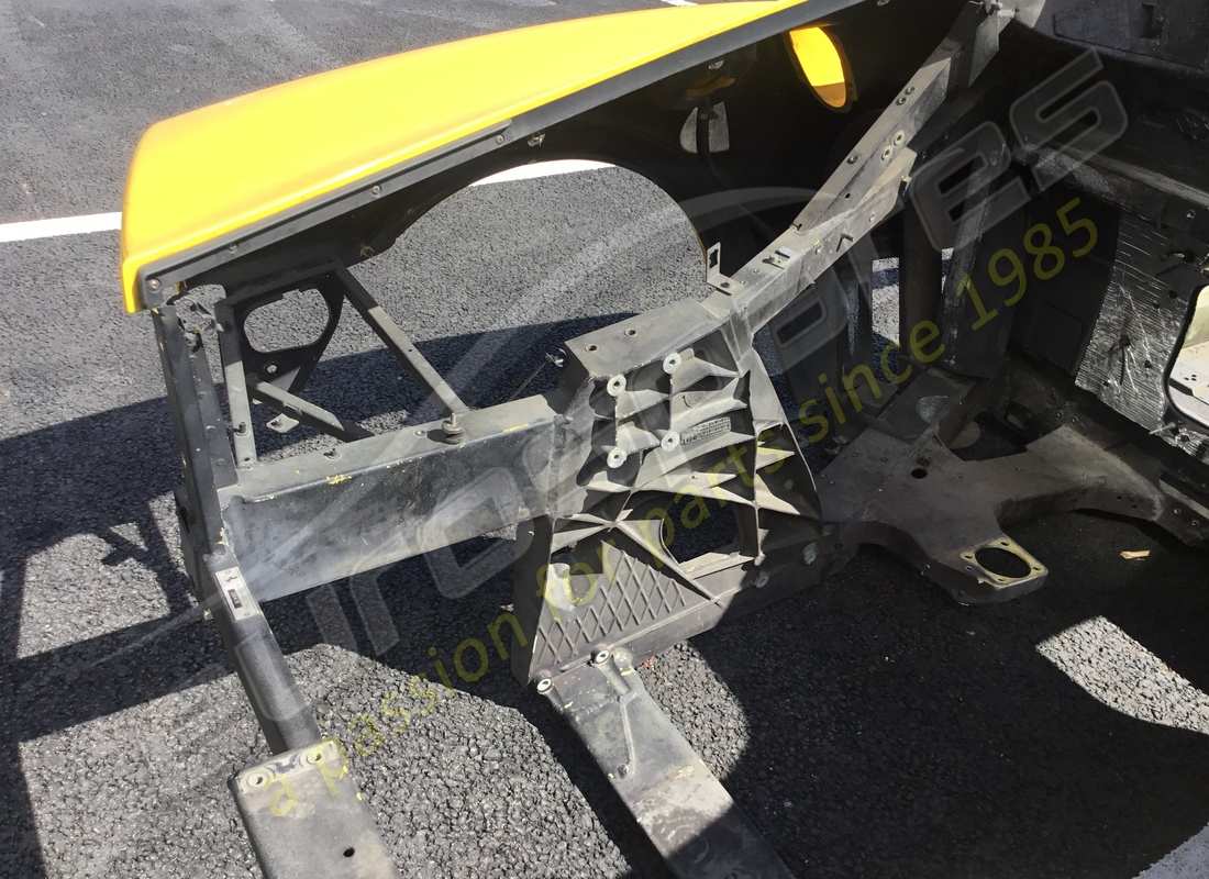 used ferrari lhd yellow bodyshell. part number 900040702 (9)