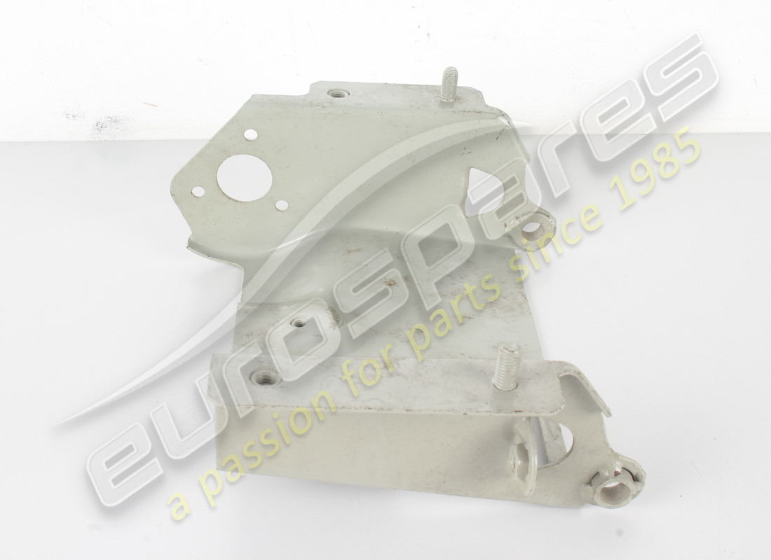new ferrari rh bracket. part number 62131300 (2)