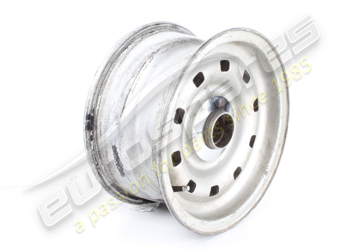 used ferrari road wheel 7.5 x 15''. part number 700337 (2)