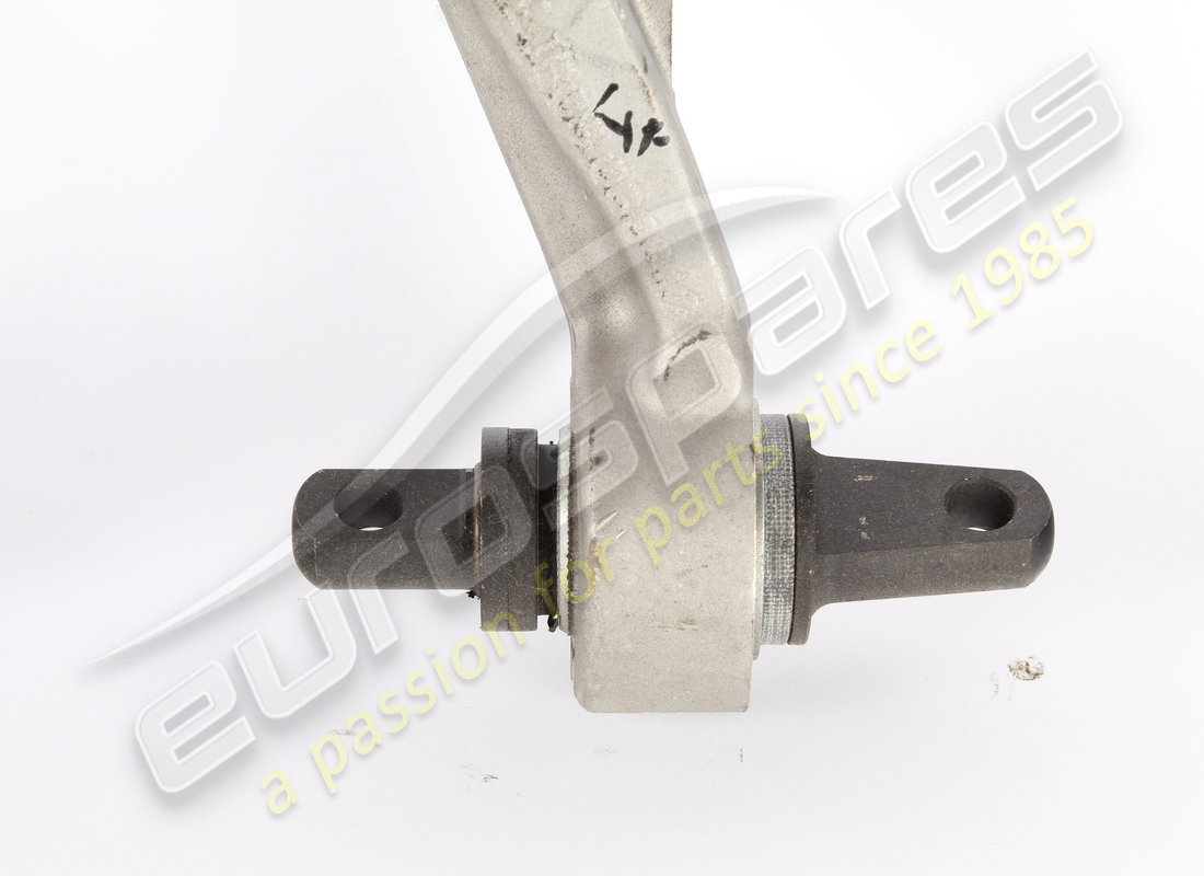 USED FERRARI UPPER RH ARM. PART NUMBER 277732 (4) used ferrari upper rh arm. part number 277732 (4)