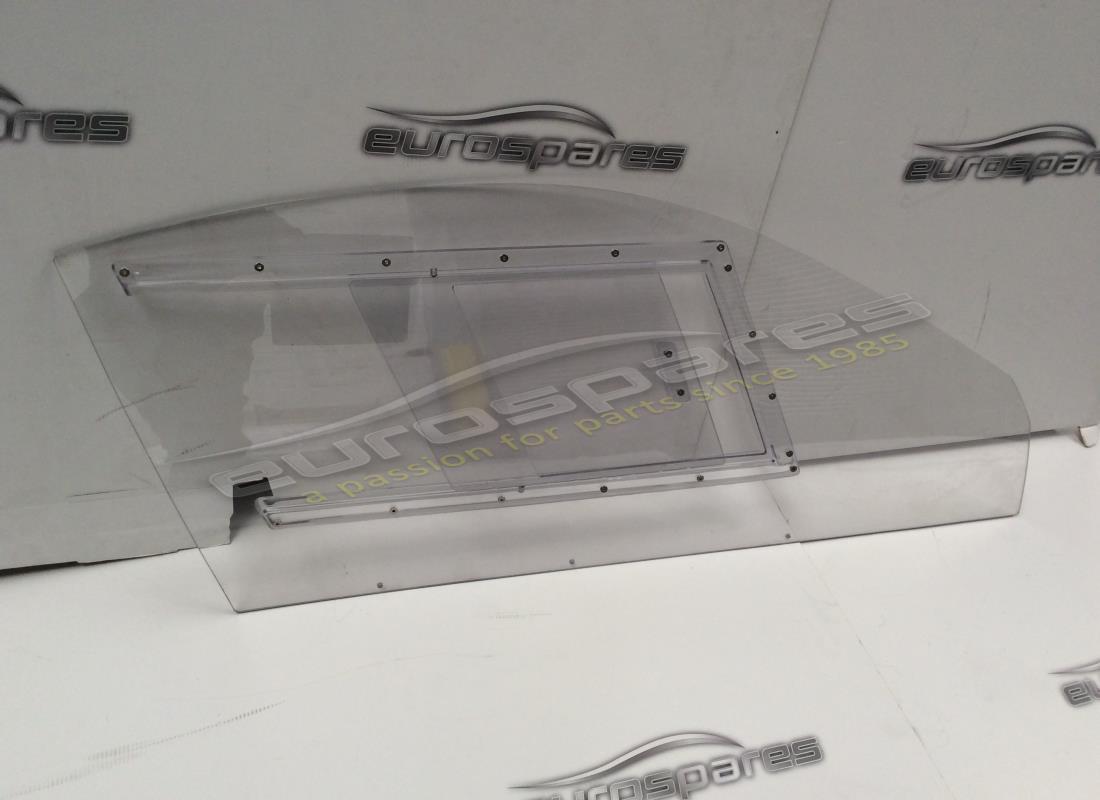 new ferrari rh side window. part number 696599000 (1)