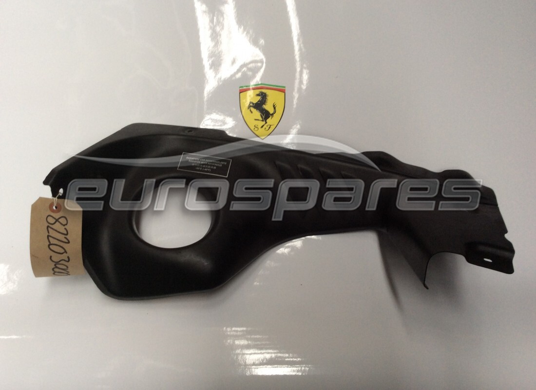 used ferrari rh lateral cosmetic shield. part number 82203000 (1)