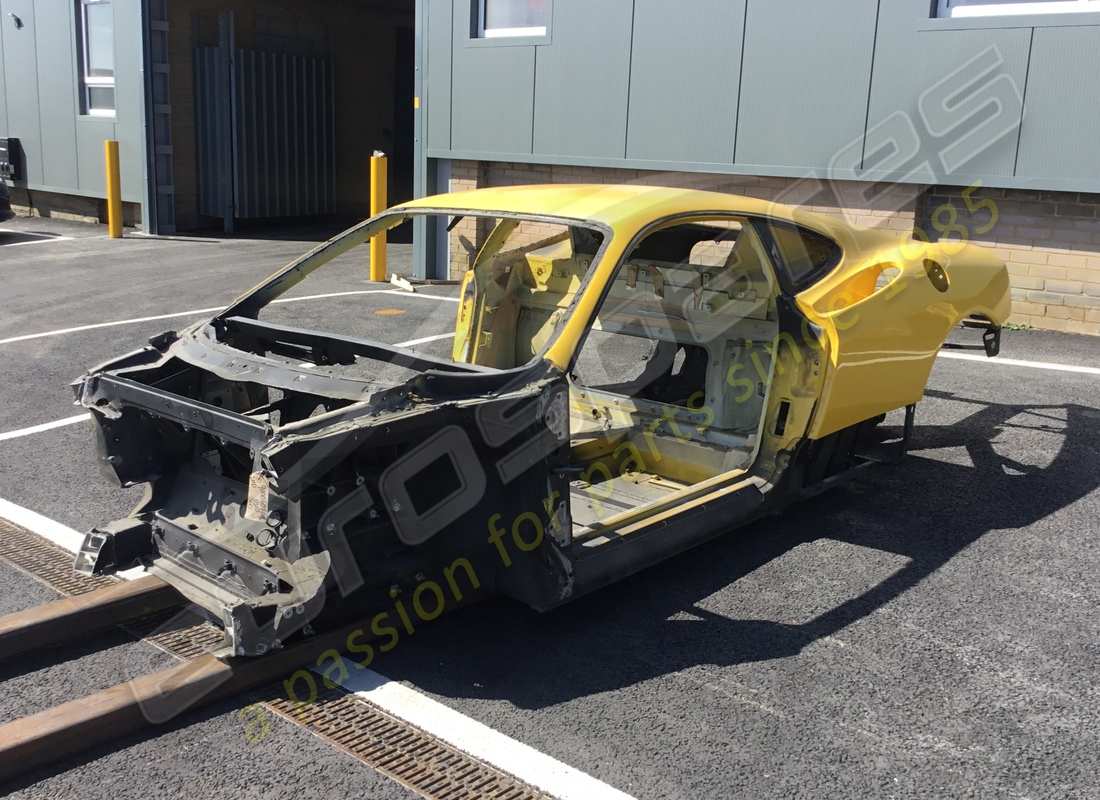 USED Ferrari LHD YELLOW BODYSHELL . PART NUMBER 900040702 (1)