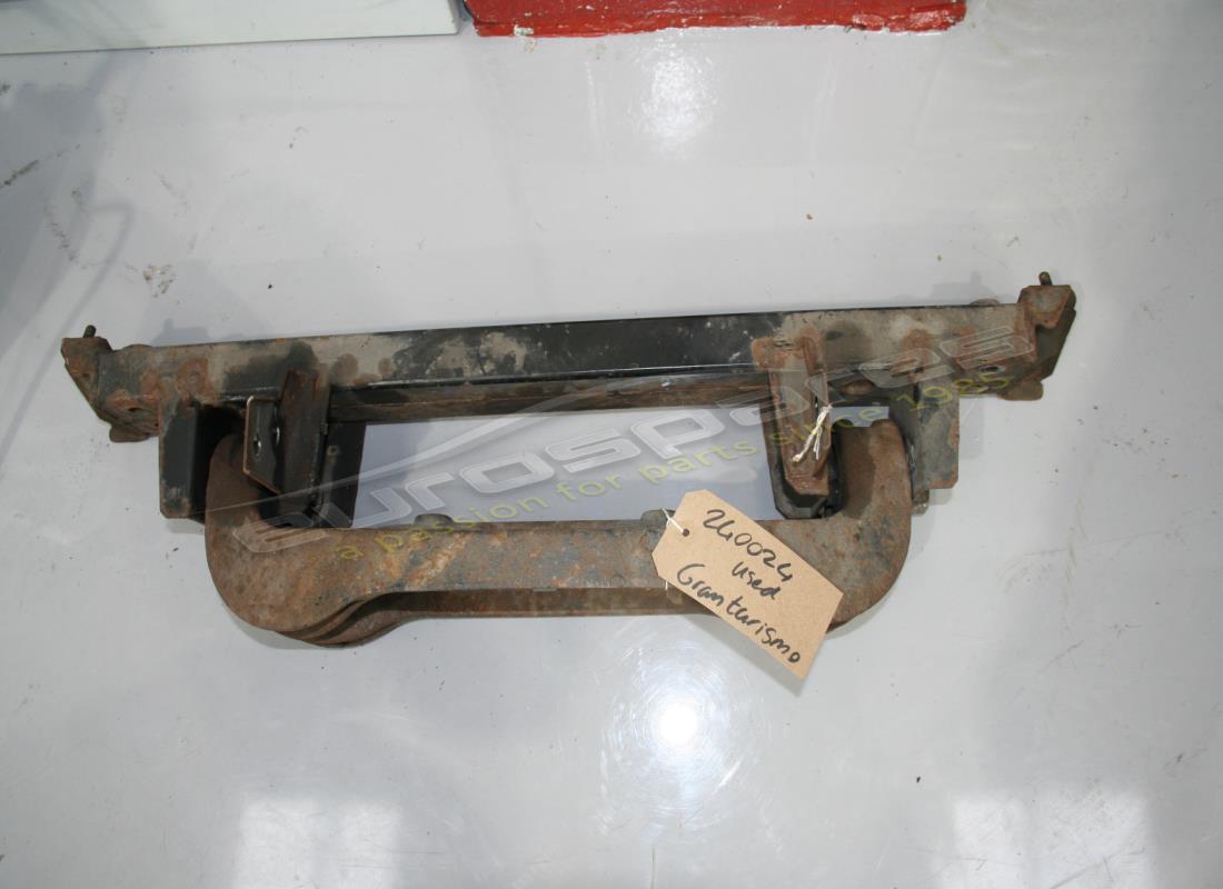 used maserati rear bracket. part number 240024 (1)