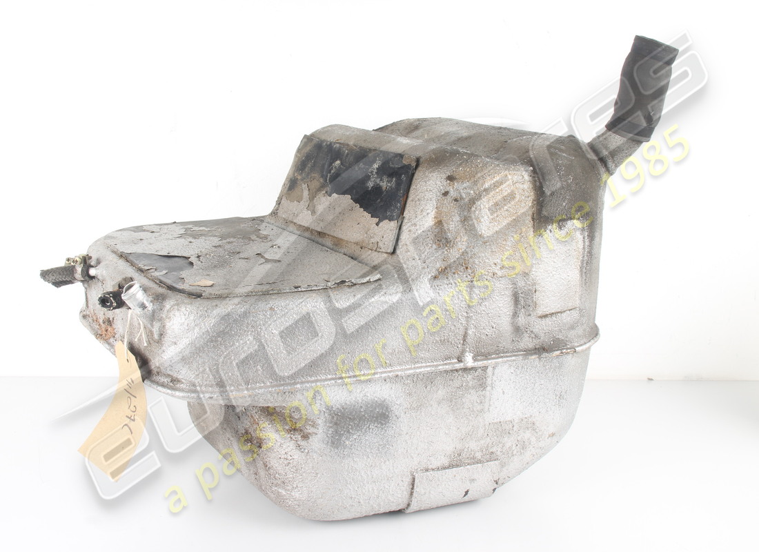used ferrari rh fuel tank. part number 114605 (2)