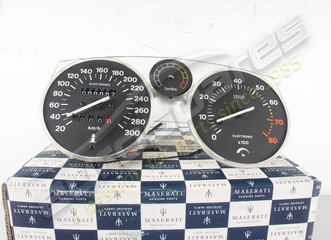 new (other) maserati instrument panel. part number 313652201 (4)