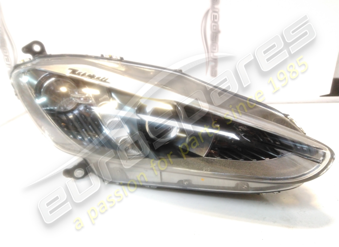 NEW Maserati RH FRONT HEADLIGHT . PART NUMBER 350565 (1)
