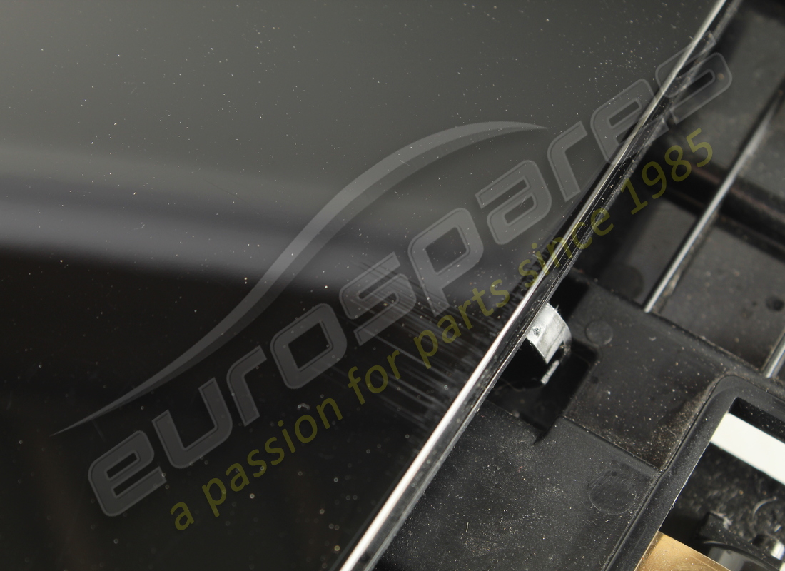 USED MASERATI TUNNEL GLOVE COMPARTMENT BLA. PART NUMBER 673011000 (8) used maserati tunnel glove compartment bla. part number 673011000 (8)