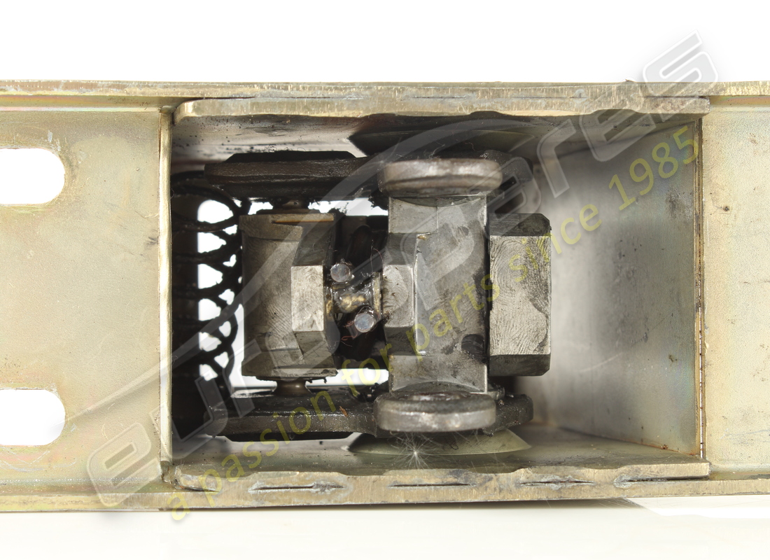 USED FERRARI GEARBOX CONTROL ASSEMBLY RHD PART NUMBER 148424 (7) used ferrari gearbox control assembly rhd part number 148424 (7)