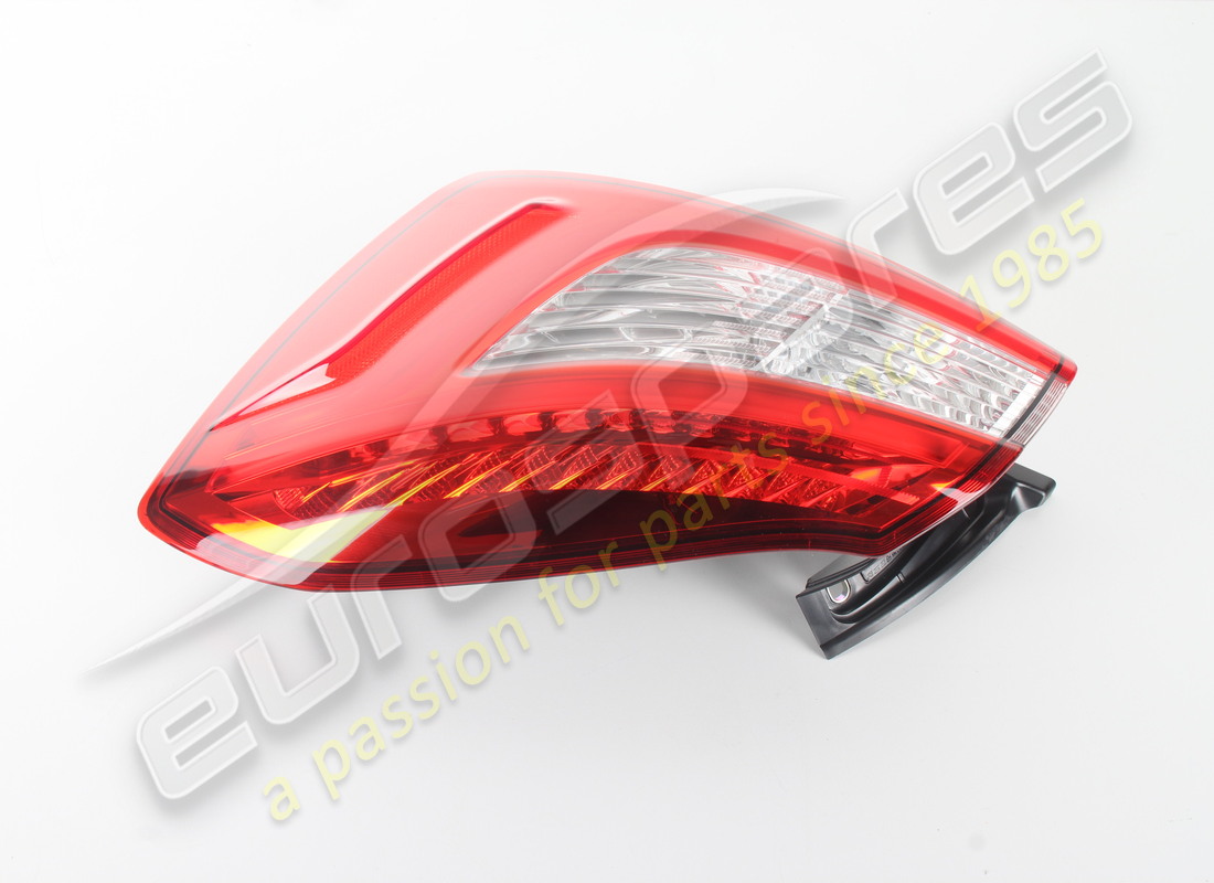 new maserati rh rear outer light. part number 670107148 (1)