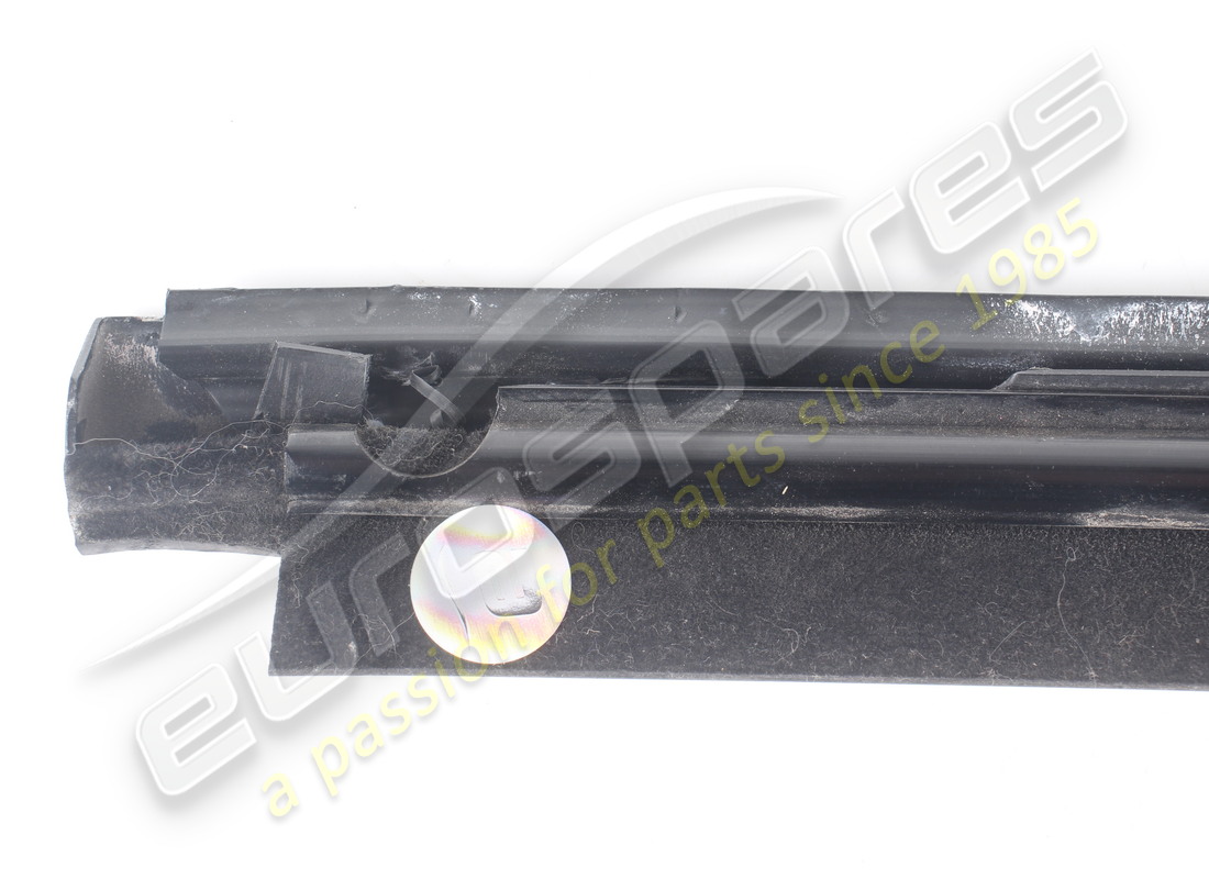 USED FERRARI RH MOULDING. PART NUMBER 61538900 (5) used ferrari rh moulding. part number 61538900 (5)