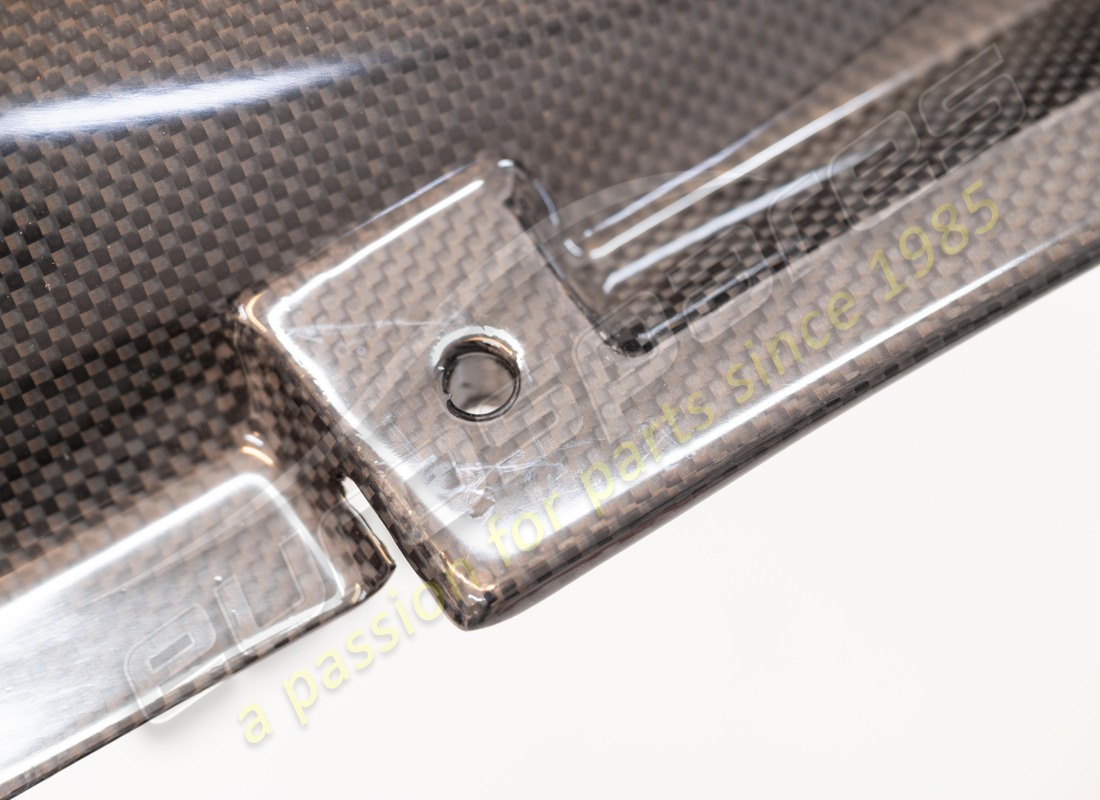 new (other) ferrari lh rear panel -carbon pane. part number 68615100 (5)