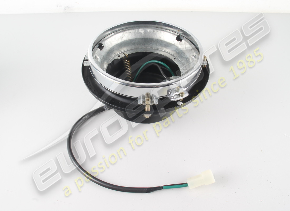 new maserati headlight surround box. part number 107abl66271 (1)