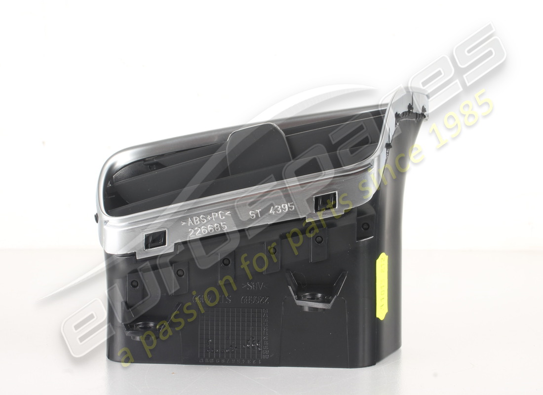new ferrari lower central air vent. part number 81496900 (2)