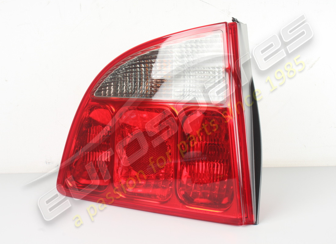 NEW Maserati LH TAILLIGHTSPIDER . PART NUMBER 186687 (1)