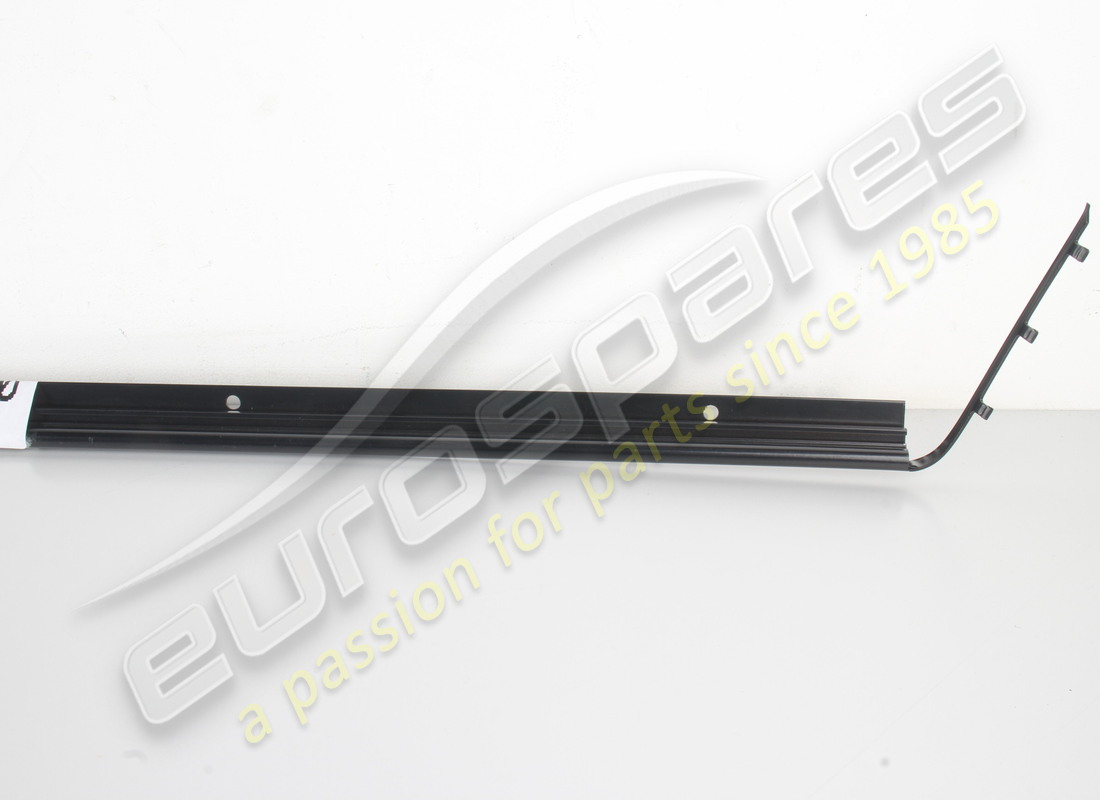 new ferrari rh outer gasket support. part number 63733300 (3)