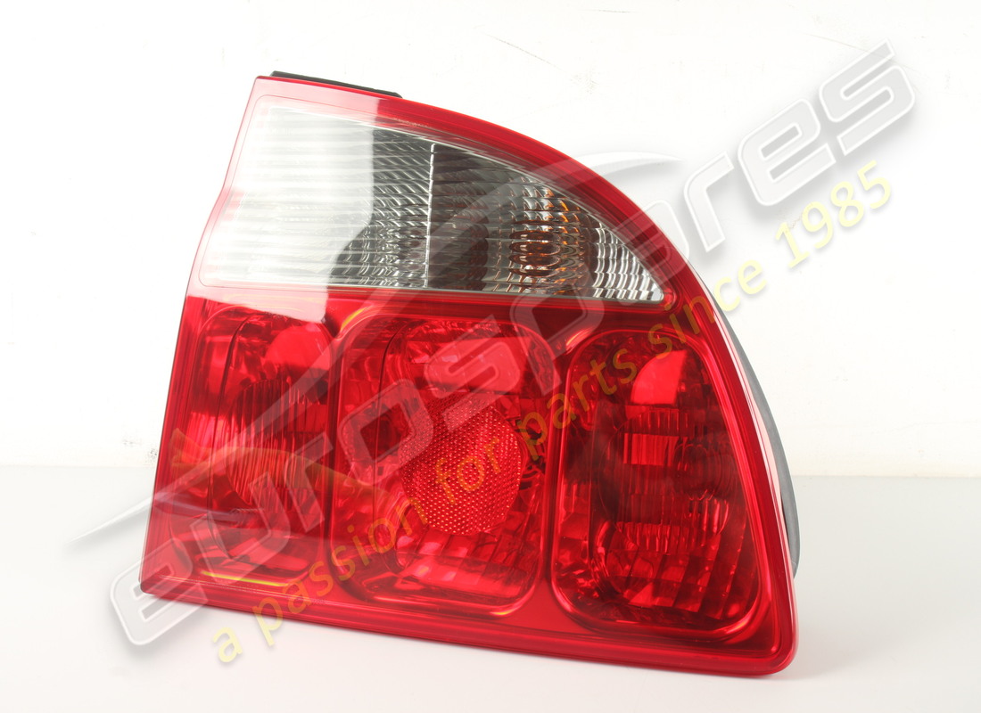 new maserati rh tail light spider. part number 186688 (1)