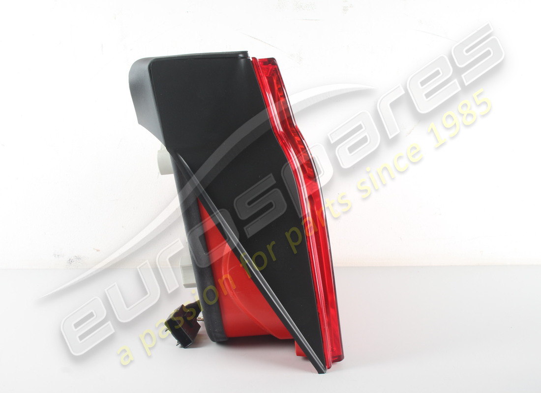 new maserati rh tail light spider. part number 186688 (2)