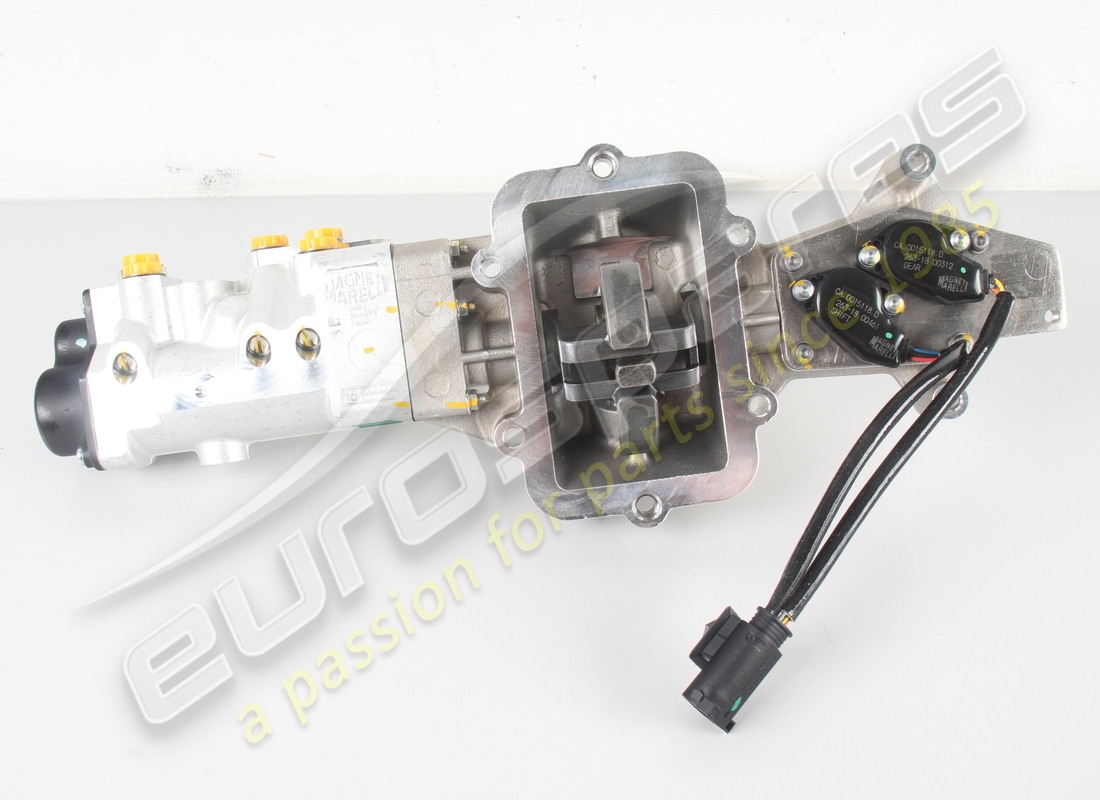 new maserati actuator with cover. part number 183064 (2)